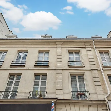 Charming Center Of By Prestige Apartment *