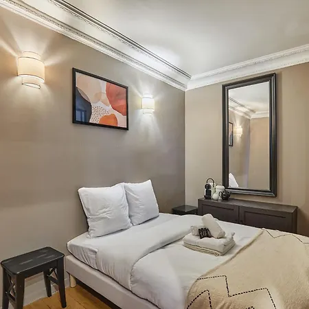 Charming Center Of By Prestige Apartment *